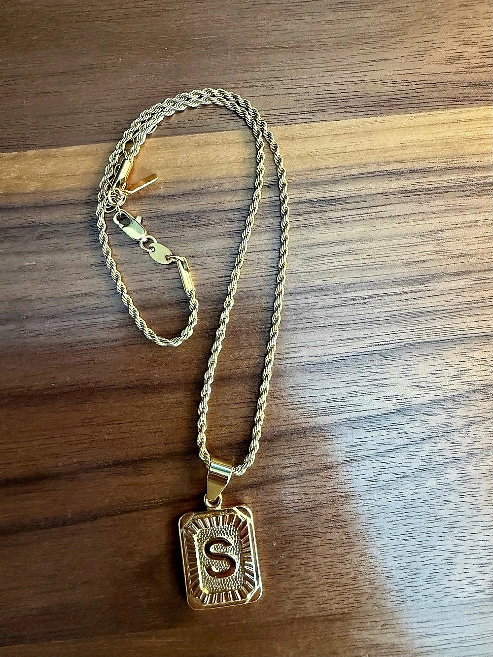 Gold-Tone S Pendant Necklace Like New